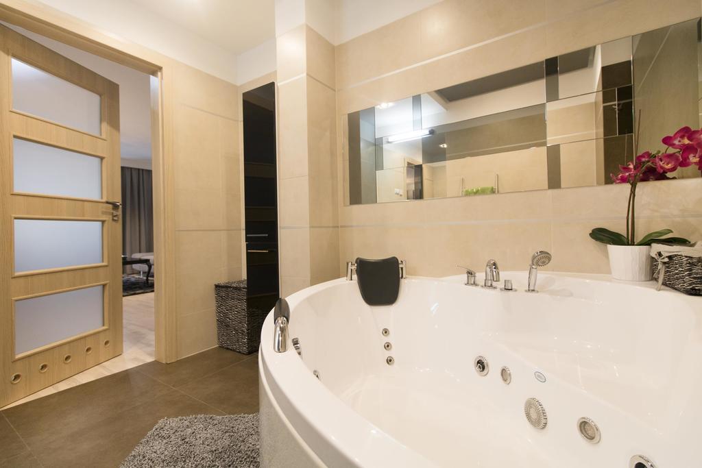 Kings City - Skawinska Apartment Cracovia Esterno foto